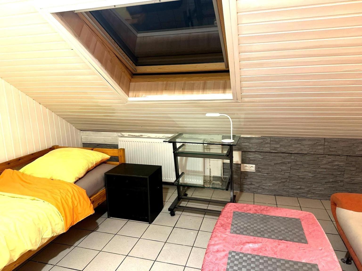 Ruhiges Apartment, Parkplaetze & Gute Anbindung City, Messe, Autobahn Dusseldorf